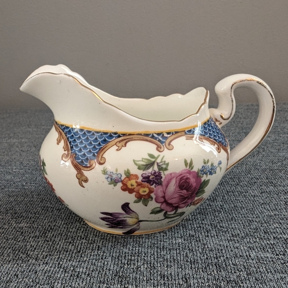 Aynsley Bone China Wilton Blue Creamer, Made in England